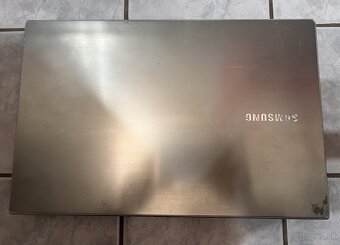 Samsung - AMD Quad core - 8GB RAM - 128GB SSD - Radeon 7400 - 3