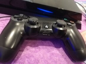 Playstation 4, ovládač, hry. NEPREHRAVA DISKY - 3