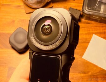 Insta360 ONE RS 1-Inch 360 v perfektnom stave - 3