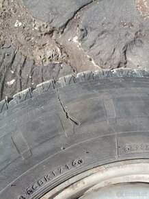 Bridcestone Blizzak 215/70 R15 - 3