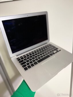 MacBook Air 13 inch - 3