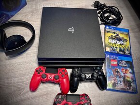 PS4 PRO 1TB+Wireless Headset+2 hry+ 3x Dualshock V2 - 3