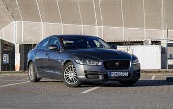 Jaguar XE 2.0 I4D Prestige AT - 3