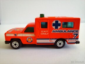 MATCHBOX - CHEVROLET AMBULANCE INTERCOM CITY - POZRI FOTO - 3