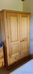 Skriňa drevená 2-dvere + komoda + postel - 3
