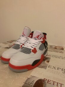 Jordan 4 Fire Red - SIZE 42 - 3