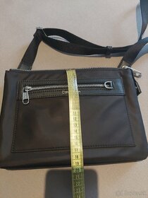 Čierna crossbody kabelka calvin klein - 3