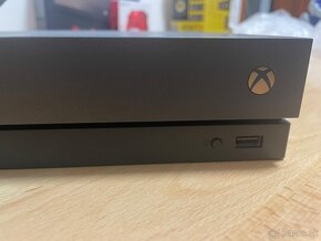 Predám Xbox One X 1TB - 3