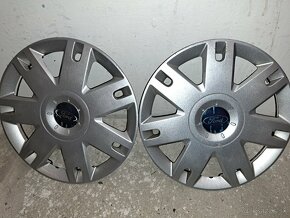 Puklice Ford 15" - 3