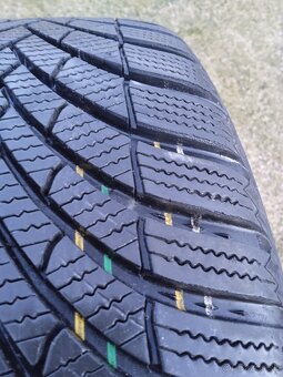 215/55 r17 zimné pneu.8 mm DOT.3024 - 3