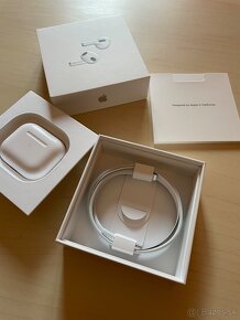 Apple AirPods (3. generácie) s Lightning s nabíjacím puzdrom - 3