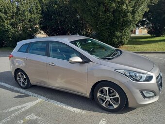 Predám Hyundai i30 kombi 1,6 crdi - 3