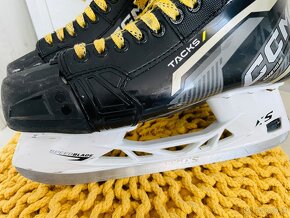 Korcule CCM Tacks AS-570 SR wide 9 - 3