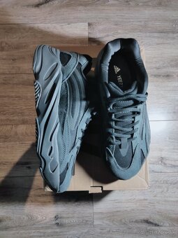 Yeezy 700 - 3