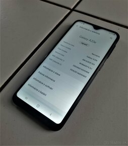 lacný kompaktný Samsung Galaxy A20e 3GB/32GB Dual Sim - 3