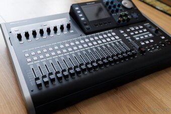 Tascam DP-24SD multirekordér - 3