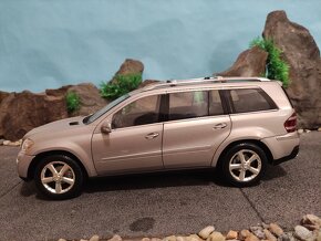 prodám model 1:18 mercedes benz GL klasse X164 - 3