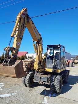 Otočný kolesový báger TEREX tw85 - 3