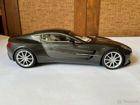 1:18 autoart aston martin one-77 - 3