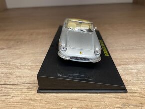 1:43 model Ferrari 330 GTS - 3