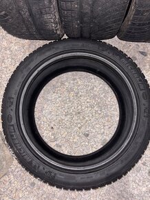 245/40 R18 - 3