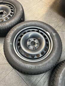 Predam zimnu sadu 215/60 R16 superb - 3