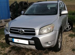 Predám havarovanú Toyotu RAV4 - 3