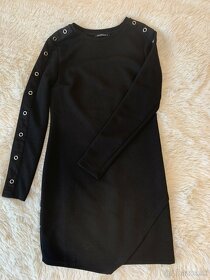 Čierne obtiahnuté šaty so zaujímavými rukávmi - 3