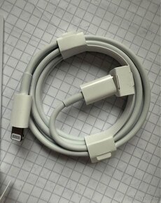 USB-C adapter + USB-C to Lightning Cable orig - 3