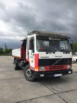 Predám Volvo FL7-trojstranný sklápač s hydraulickou rukou - 3