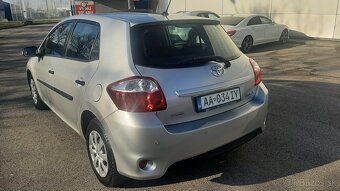 Auris 1.33benzin ,kup SR, 2010 uz facelift,super stav - 3