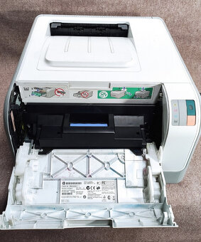 Farebná laserová tlačiareň HP Color LaserJet CP1215 - 3