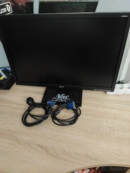 Monitor Acer v223w 22" veľký - 3