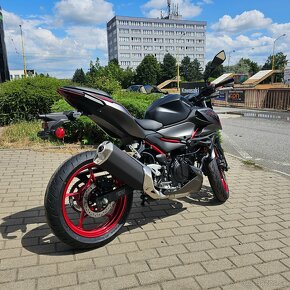 Kawasaki Z500 SE červená - 3