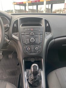 Predám Opel Astra J combi, 1.7 CDTI 81KW 2012 - 3