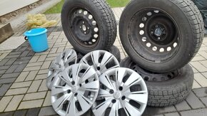 Predám kolesá 175/65 R15 84T a puklice Toyota - 3