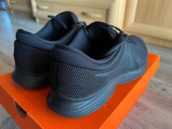 Nike Revolution 4 Black (čierna) - 3