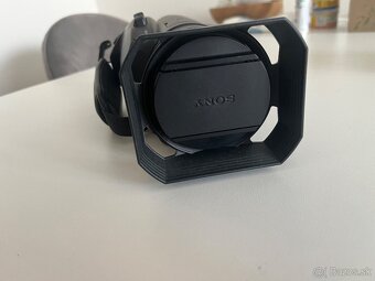 Sony FDR-AX700 4K Handycam - 3