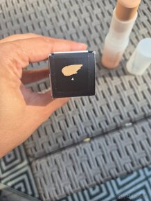 Fenty Beauty Eaze Drop make up v tycinke odtieň 4 - 3