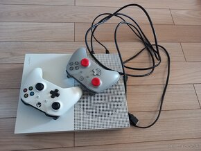 X box one S - 3