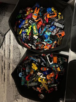 Autá Hot Wheels - 3