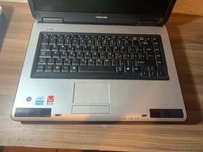 Predám Toshiba Sattelite L40 (system na prianie) - 3