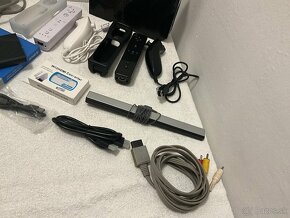 Nintendo Wii konzole - 2 ovladače - 300G HDD plný her - 3