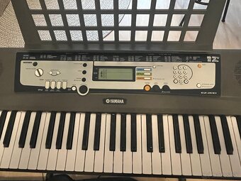 Keyboard yamaha EZ 200 - 3