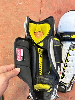 ✅ HOKEJOVÉ HOLENE- CCM SUPER TACKS AS1 - č. 15 - 38 CM ✅ - 3