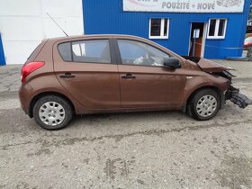 Hyundai i20 1,2i, 62,5kw rozpredám na náhradné diely - 3