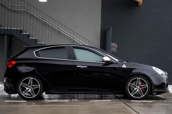 Alfa Romeo Giulietta 1.8T 235k Quadrifoglio Verde - 3