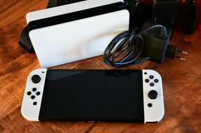 Nintendo Switch (OLED) White + taška + balík hier - 3