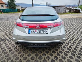 Honda Civic 1.8IVtec - 3