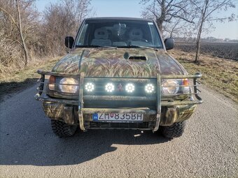 Mitsubishi Pajero POHON 4x4 + UZAVIERKY - 3